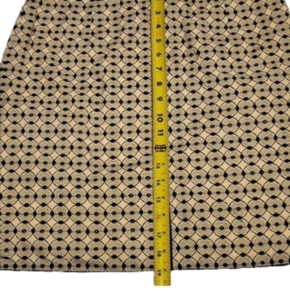 Women's Petites Talbot Cream and Black Geometric Pattern Pencil Skirt. Size 10. - Picture 4 of 8